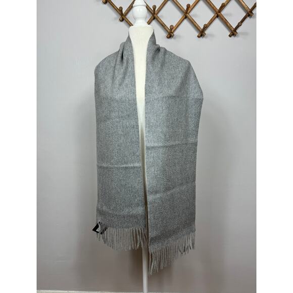 New PHENIX Solid Cashmere Fringe Trim Scarf in Gray, One Size - Picture 3 of 7